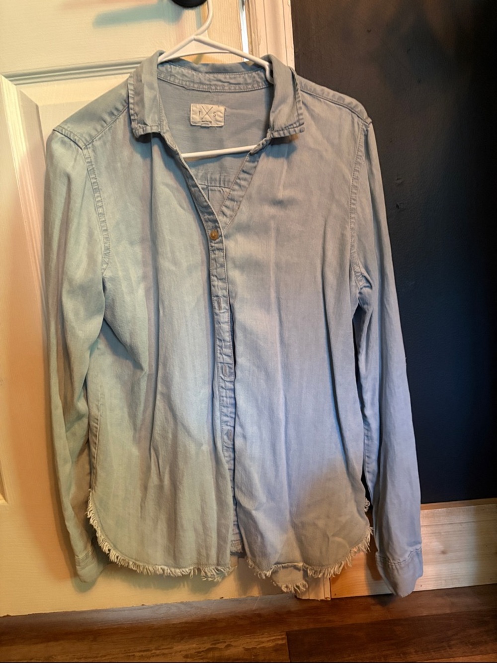 Francesca's Collections Light Blue Button-Down Shirt